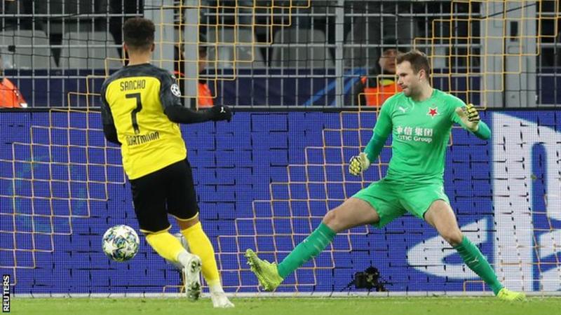 Read more about the article Sancho guides Dortmund into Last 16