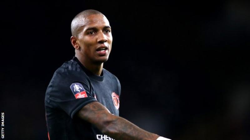Read more about the article Ashley Young: Manchester United defender rejects one-year contract extension