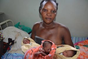 Read more about the article A woman gives birth to triplets at Kagadi General Hospital