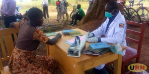 Read more about the article Kaberamaido Health Workers Opt to Attend to Patients Under Trees
