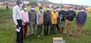 Read more about the article Kagadi Journalists under BUSOJA receive face masks from Emesco Development Foundation