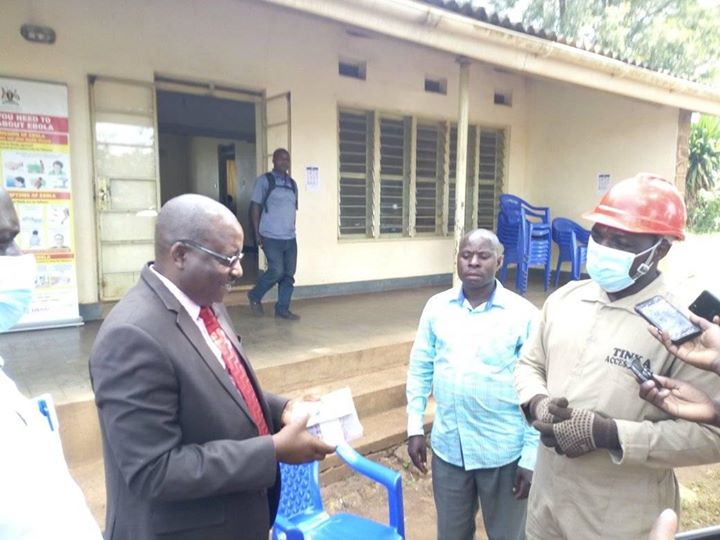 You are currently viewing MP, Banabas hands over the controversial 20m to Kagadi district Covid-19 taskforce