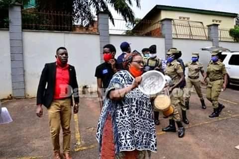 You are currently viewing Stella Nyanzi, Bajjo and several others arrested over food protest
