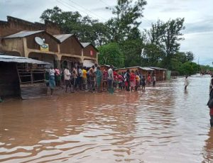 Read more about the article UNRA closes Moroto-Nakapiripirit road after floods destroyed bridges