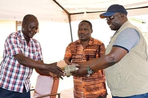 You are currently viewing COVID-19 CRISIS: Deputy Speaker Oulanyah hands over Shs20m to Omoro District Covid-19 taskforce