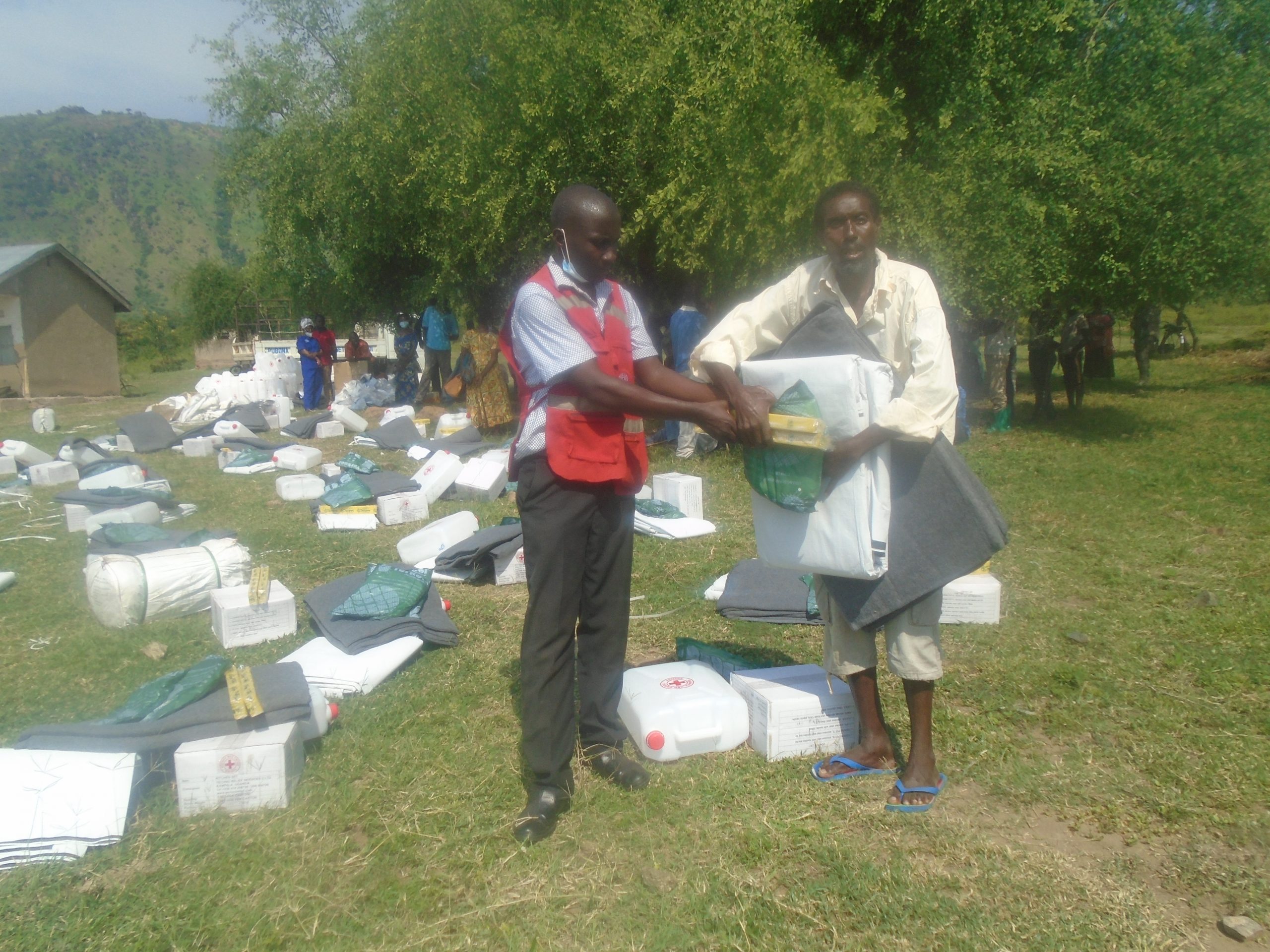 You are currently viewing Uganda Red Cross Society donates non-food items to Kagadi flood victims