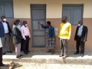 Read more about the article Kagadi district Leaders Commission classroom blocks at Bukungwe and Nyakatojo primary schools