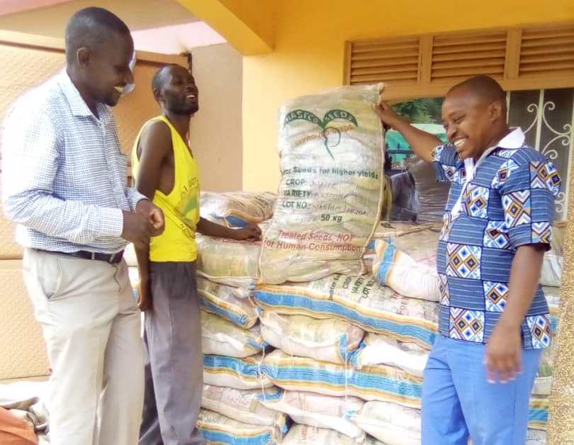 Read more about the article Kagadi district receives agriculture inputs for 1,156 farmers