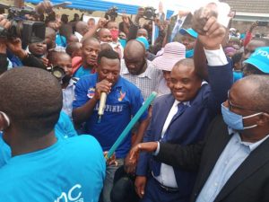 Read more about the article Lukwago officially joins FDC as police fires teargas