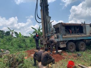Read more about the article LC3 candidate drills boreholes with his own money in Kagadi