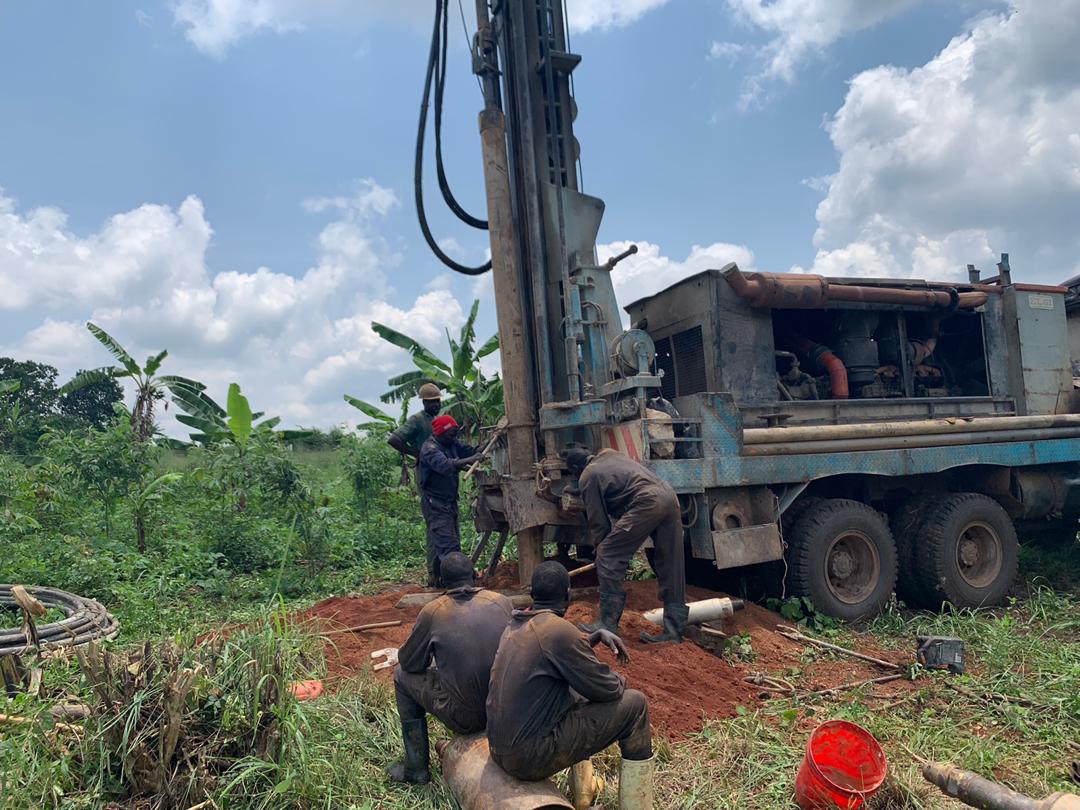 Read more about the article LC3 candidate drills boreholes with his own money in Kagadi