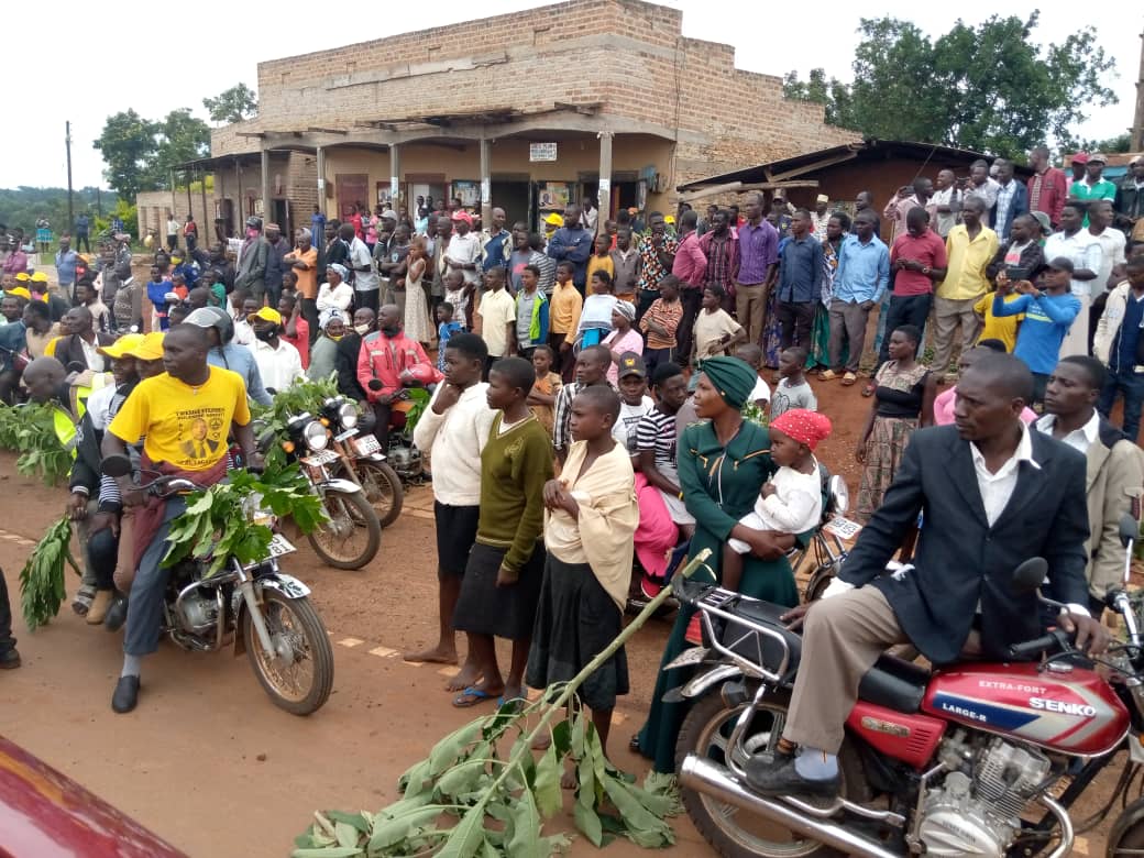 Read more about the article Kagadi Police on spot for alleged spraying pepper inside Stephen Tweige’s car