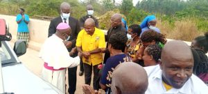 Read more about the article Bishop of Hoima catholic diocese receives warm welcome in Kagadi